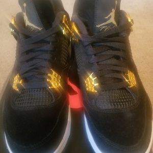 Preowned Jordan retro 4 Royalty